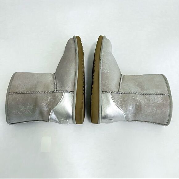 UGG Size 5 Metallic Silver Boot - Picture 8 of 9